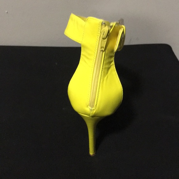 Heels - Picture 4 of 5